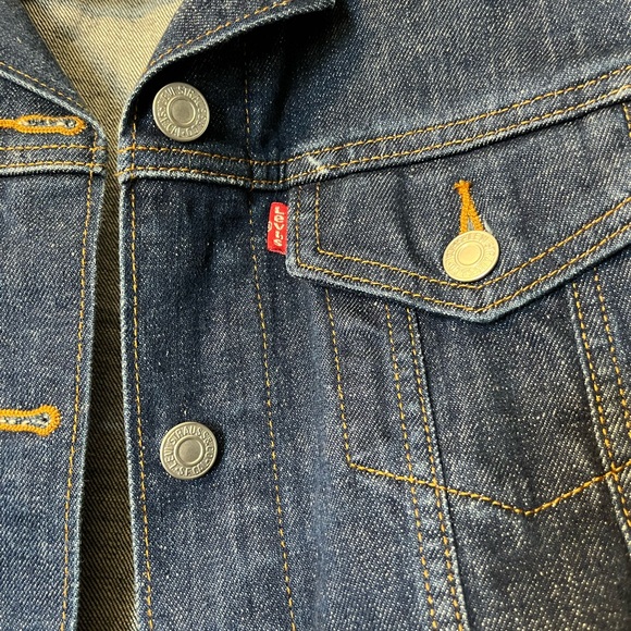 Levi’s Classic Blue Jean Jacket - Picture 4 of 5
